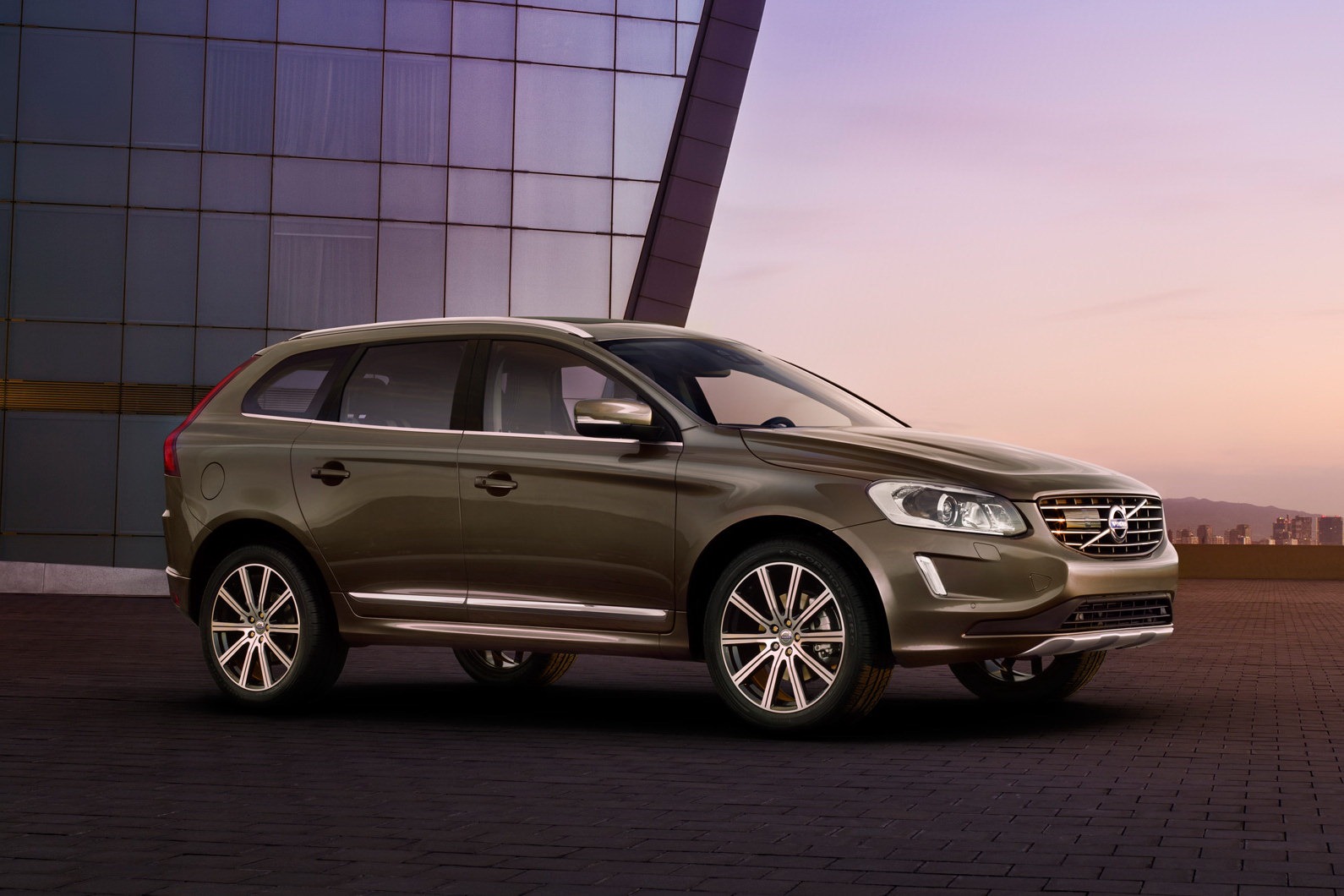 Volvo-XC60-1[2].jpg