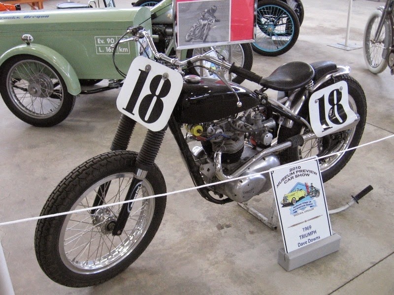 [IMG_4790-1969-Triumph-Motorcycle-at-%255B2%255D.jpg]