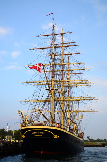 [Copenhagen-boat-tour94.jpg]