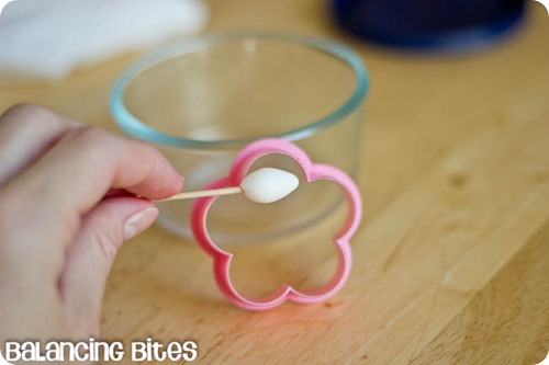 How to make small gumpaste roses (15)