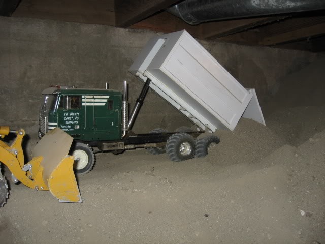 [Joe-Basement-402.jpg]