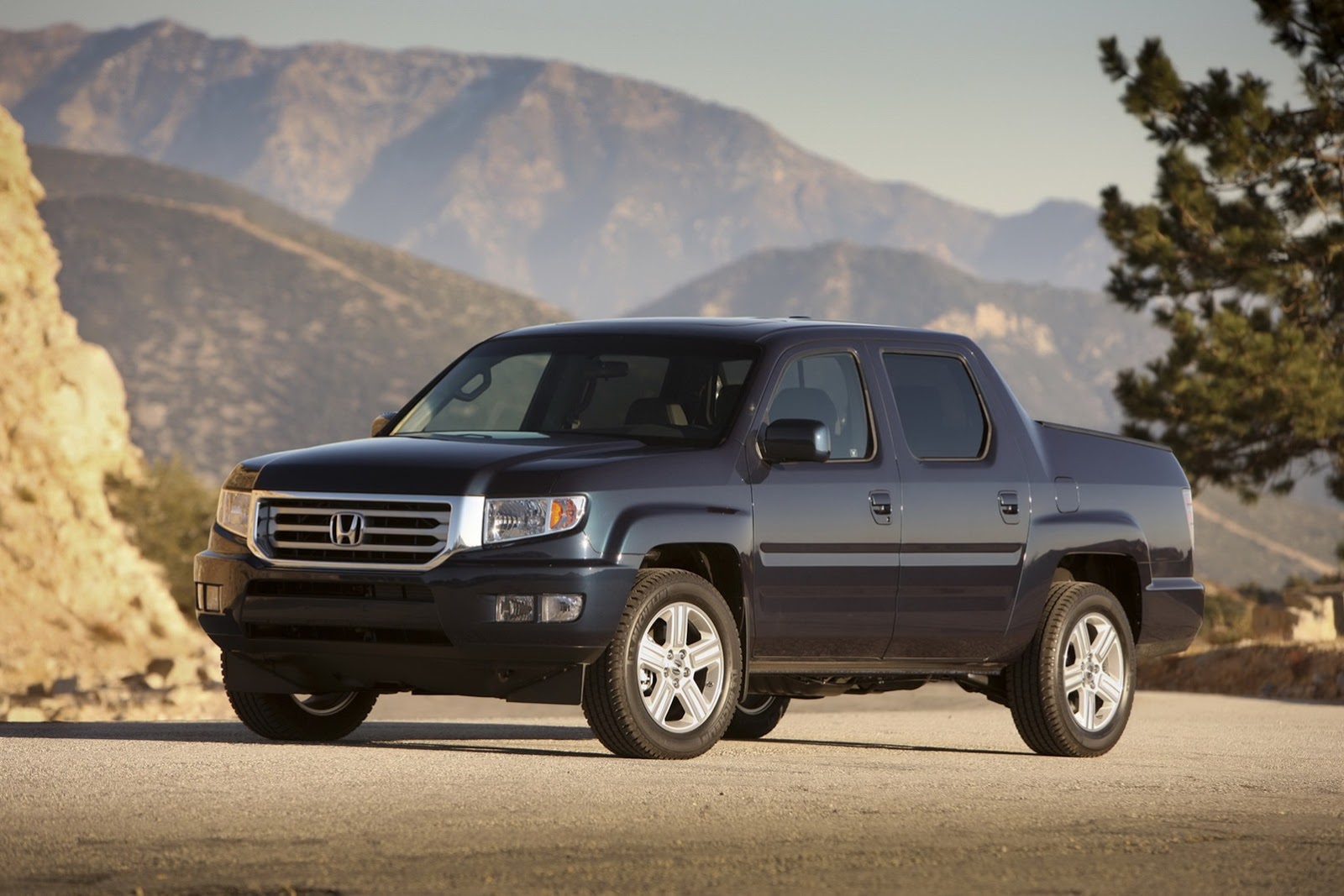 [2014_Honda_Ridgeline_RTL_06%255B2%255D.jpg]