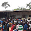DSCF9234.JPG - Noch eine Runde mit der Band durch das Schulgelände