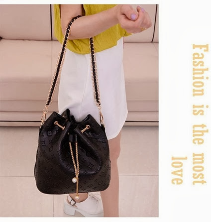 0724 Black (Harga 170.000) - Material PU Leather Height 29 Cm Bottom Width 28 Cm Thickness 14 Cm Weight 0.64-
