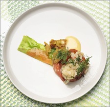 Klas Lindberg &Aring;rets Kock 2012 sallad p&aring; confiterad hummer, pressade vintergr&ouml;nsaker och surdegskrutonger med saffran.