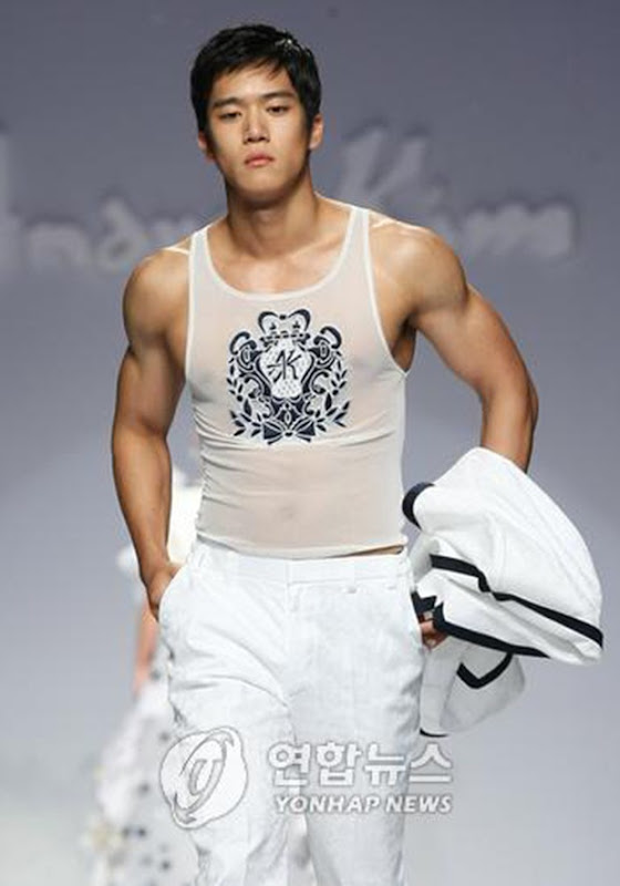 l_picture_03_ha_seok_jin_as_a_model_catwalk_great_sexy_hot_body