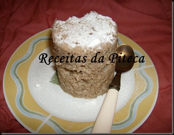 Bolo de caneca de maçã e pêra Bolo de caneca de maçã e pêra