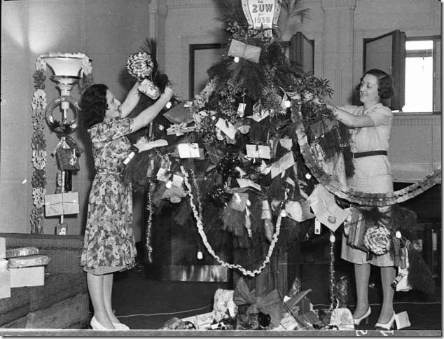 2uw-radio-station-vintage-christmas-tree-decorating