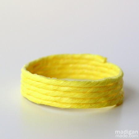 neon-yellow-diy-jewelry-with-raffia01