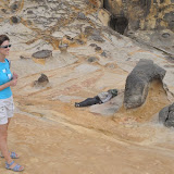 Anna amb un cadàver de pescador al fons