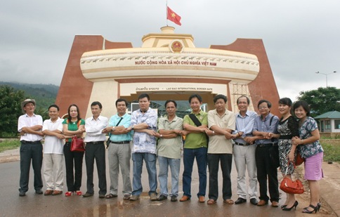 trước quốc m&ocirc;n Lao Bảo