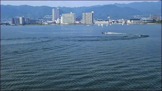 20130923-旋回するボート 20130923-旋回するボート
