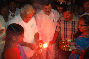 ನಿರಾಶ್ರಿತರೊಂದಿಗೆ ದೀಪಾವಳಿ ಆಚರಣೆ