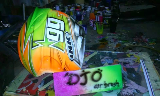 Helm grafis airbrush keren Helm grafis airbrush keren