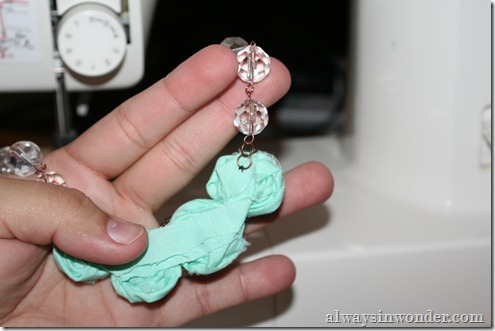 how_to_make_rose_necklace_with_fabric (19)