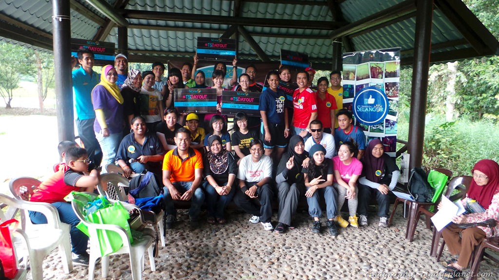 [TSDayout-SkyTrex-Group-Picture3.jpg]