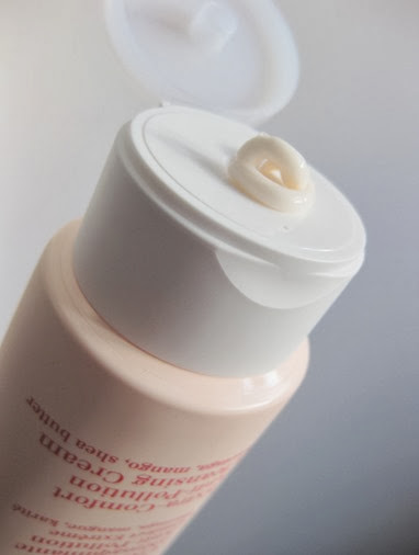 Clarins-Extra-Comfort-Cleanser-texture