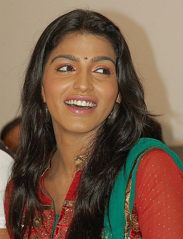 [dhansika_smiling_photo%255B5%255D.jpg]