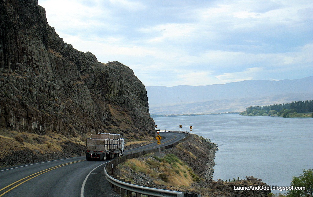 [Apple-truck-along-the-Columbia-River%255B2%255D.jpg]