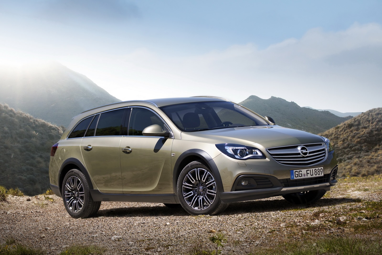 Opel-Insignia-Country-Tourer-1%25255B2%2