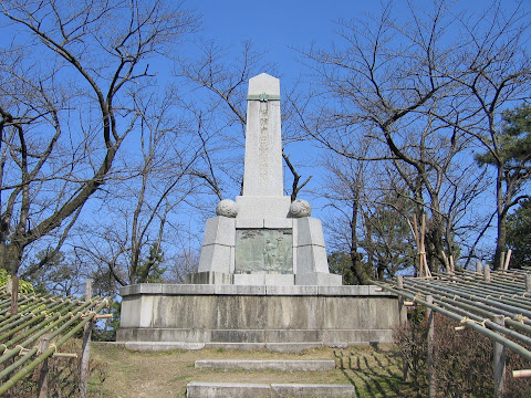 瑞龍前田公遺徳碑