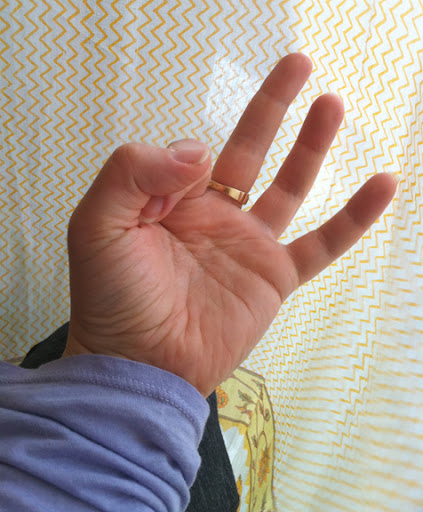 Here, the index fingernail joins the base of the thumb.