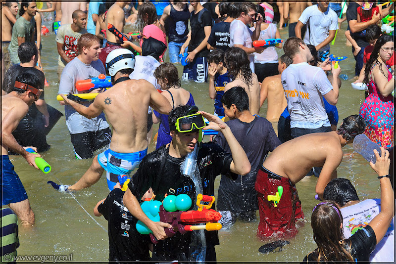 il/Настоящее мочилово в центре Тель Авива (20110701 ta water war 075 6847)