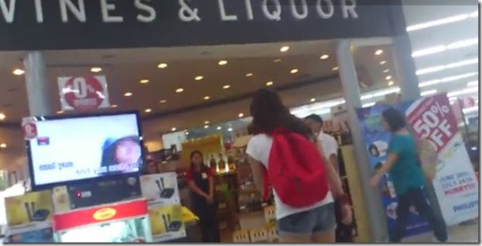 random-girl-mall-singing