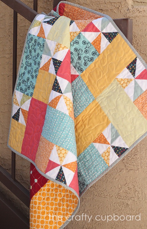[Pinwheel%2520baby%2520boy%2520quilt%2520Crafty%2520Cupboard%255B4%255D.jpg]