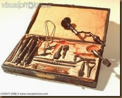 surgical_kit_of_country_doctor_19th_century_n700077
