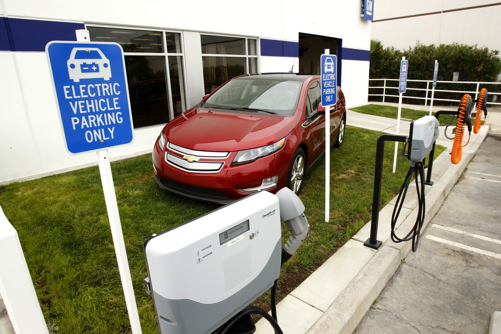 [Chevrolet-Volt-Parking%255B3%255D.jpg]