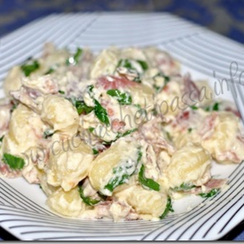 Gnocchi con rucola e speck