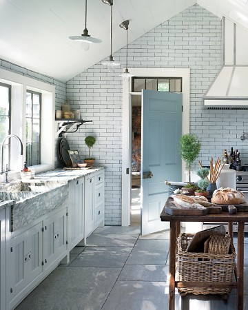 The subway tile on this wall with the dark grout looks very European. (Annie Schlecter/Marthastewart.com)