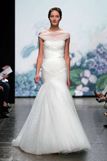 [wedding-dress-14-Monique-Lhuillier5.jpg]