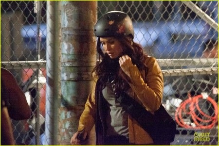April O'Neil Spies on the Foot Clan in Teenage Mutant Ninja Turtles Set Photos 04