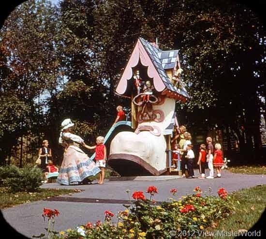 View-Master Dutch Wonderland (A634), Scene 13: The Old Woman in the Shoe