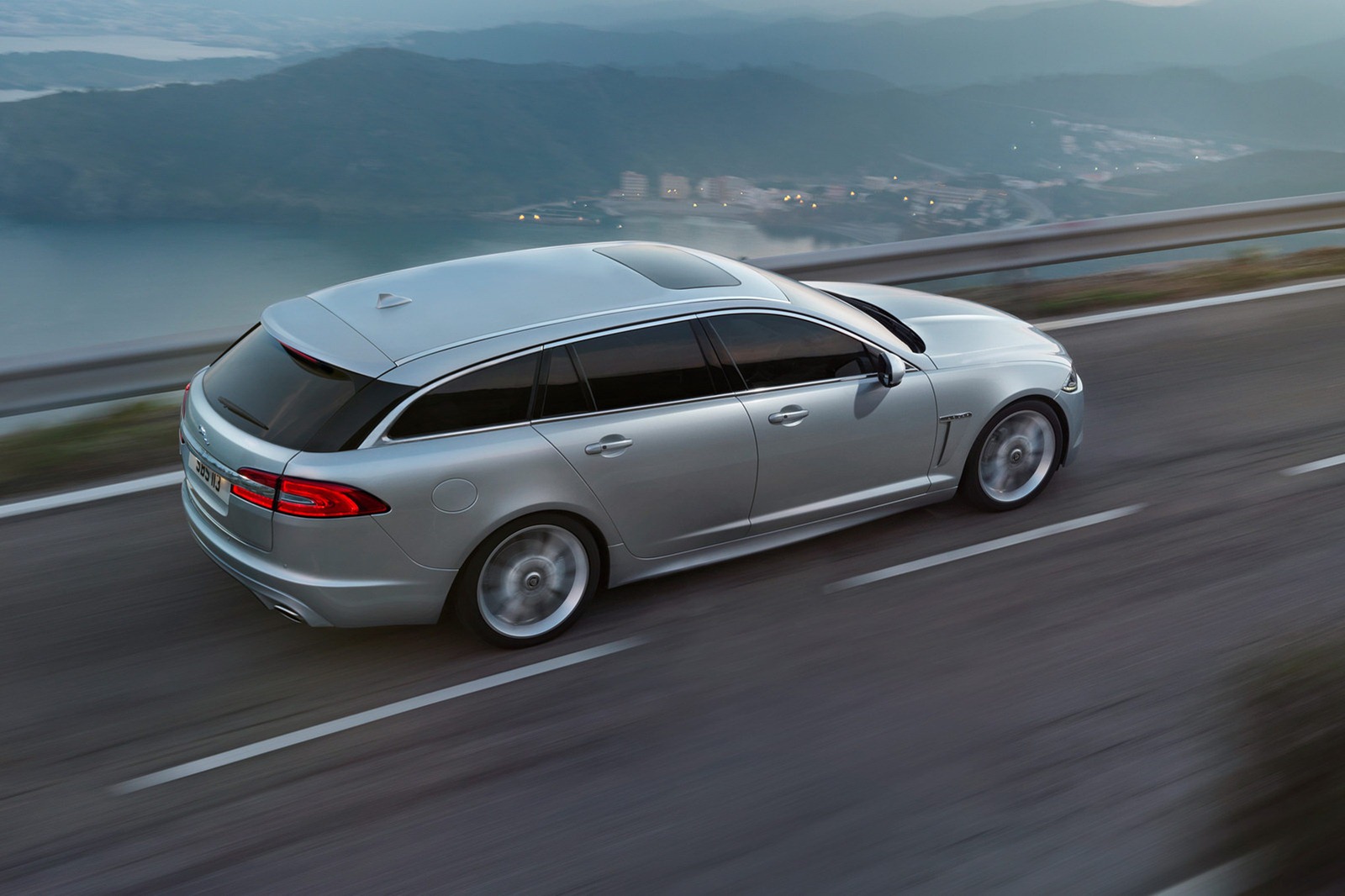 Jaguar-XF-Sportbrake-7[2].jpg
