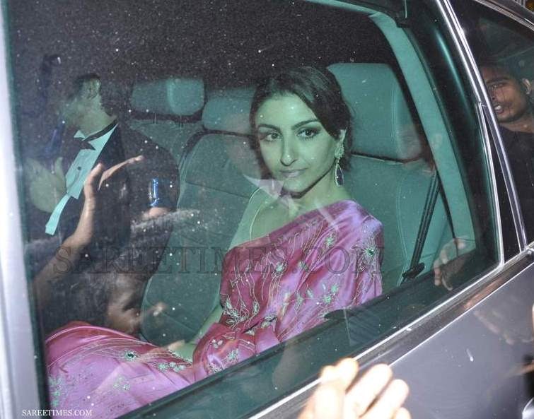 [Soha_Ali_Khan_Pink_Saree%255B4%255D.jpg]