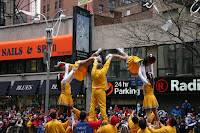 Cheerleaders tricking out