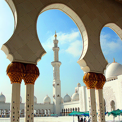 Sheikh Zayed Mosque in Abu Dhabi is the largest mosque in the United Arab Emirates and the sixth largest mosque in the world. It is named after Sheikh Zayed bin Sultan Al Nahyan, the founder and the first President of the United Arab Emirates, who is also buried there.<br> © Luiz Pires<br>Photo selected by <a href="http://bitofinspiration.com"> bitofinspiration.com</a>. <br>For link to original source visit <a href="http://www.flickr.com/photos/85722662@N00/3396821142" >flickr </a> 3396821142.jpg