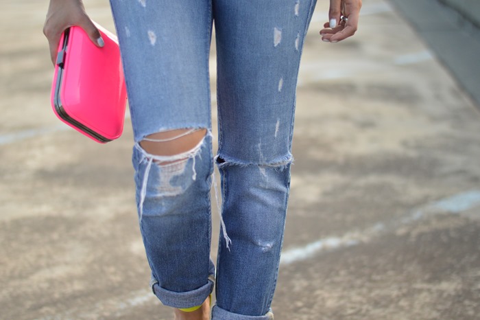 peplum, floral peplum, zara clutch, zara bag, H&M sandals, H&M shoes, neon bag, neon clutch, fluo, fluo bag, oakely sunglasses, occhiali da sole specchiati, occhiali specchiati oakley, miss sixty jeans