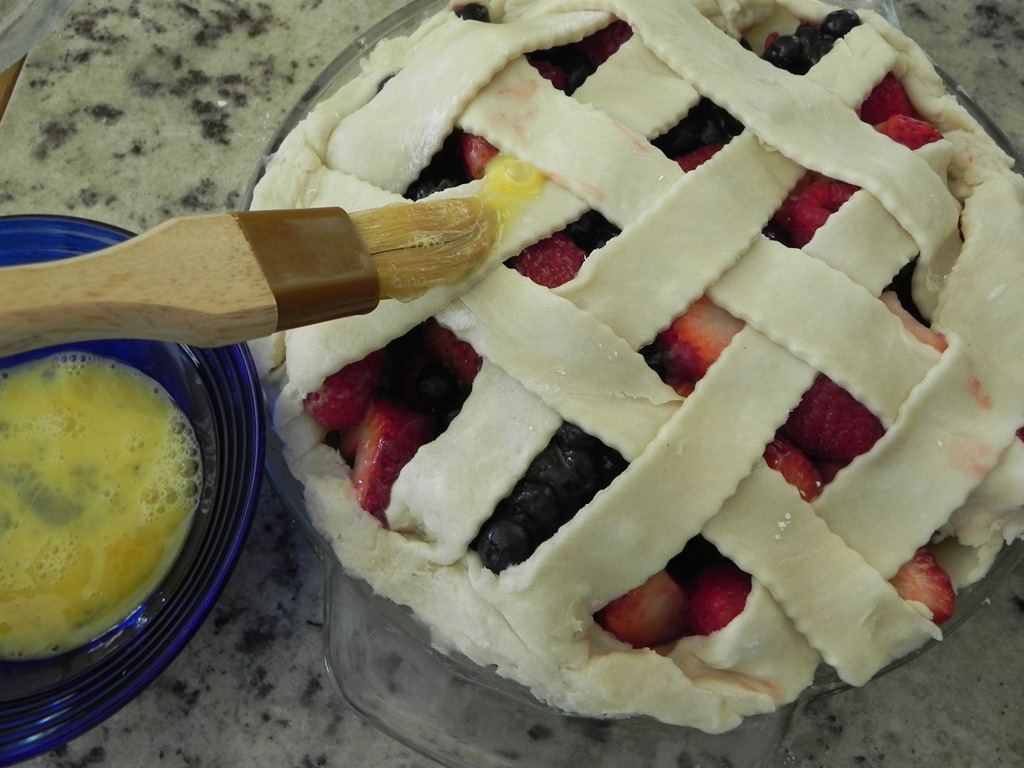 [DSCN83014.jpg&description=Pomegranate-Mixed Berry Pie')]