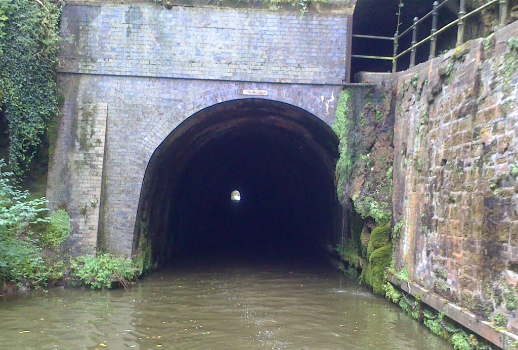 [2-shrewley-tunnel4.jpg]