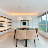 989565817 002 Barker Villa