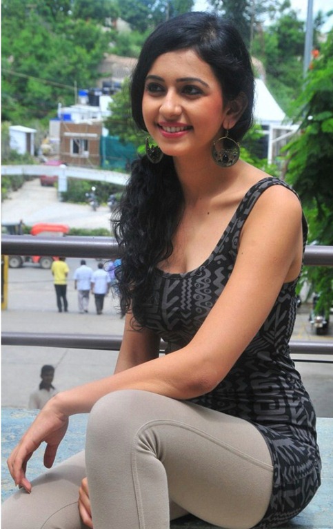 [rakul_preet_singh_hot%2520sitt%255B3%255D.jpg]