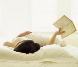 [reading%2520in%2520bed%25202%255B6%255D.jpg]