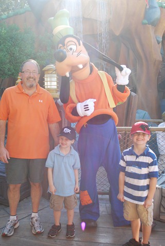 [Disneyland%2520101%255B2%255D.jpg]