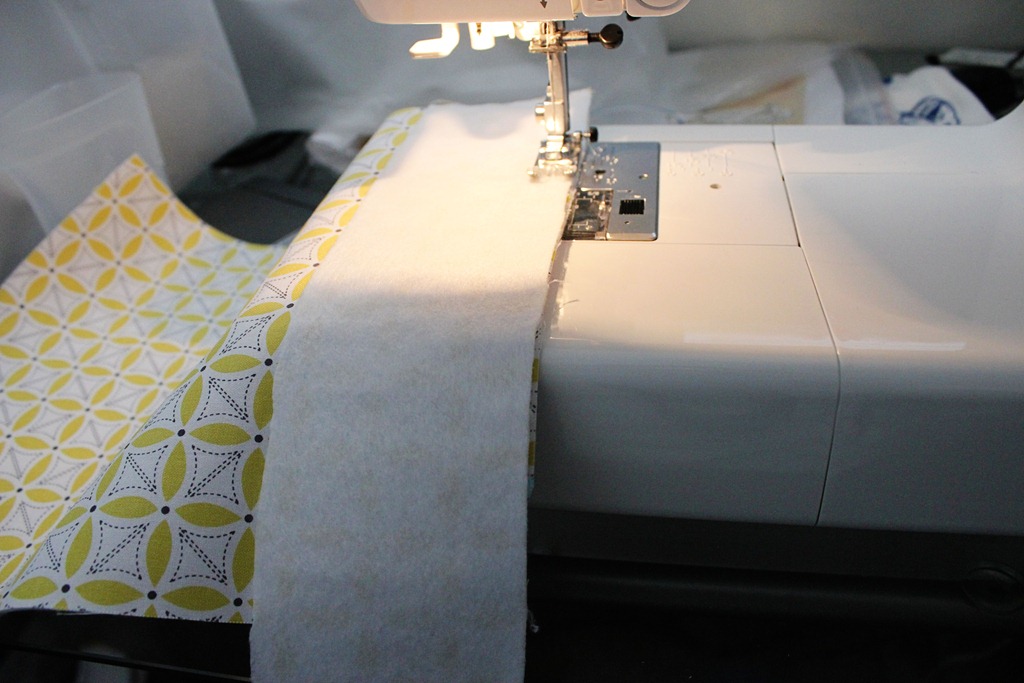 [04_sew%2520side%2520piece%2520to%2520front%2520of%2520inner%2520bag%255B3%255D.jpg]