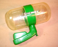 Flour sifter in green and transparent plastic