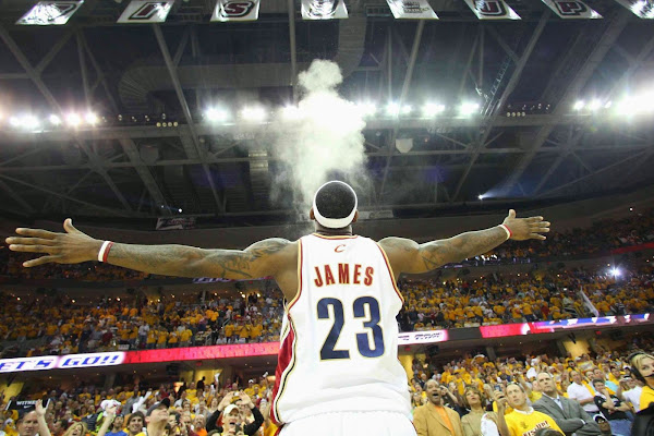 LeBron Goes Back to 23 in Cleveland